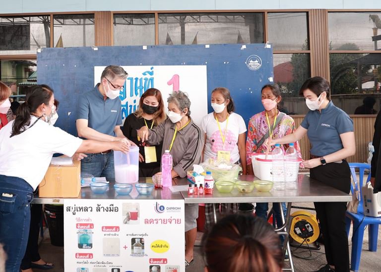 “อธิบดีณัฐพล” นำทีมดีพร้อมเยือนสระบุรี ลุยฝึกทักษะสร้างรายได้ชาวบ้านหน้าพระลาน ผ่าน "อาชีพดีพร้อม"