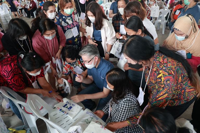 ดีพร้อม ผนึกกำลัง พม. ฝึก "อาชีพดีพร้อม" ยกระดับคุณภาพชีวิตให้กลุ่มเปราะบาง โดยร่วมมือกับกรมกิจการสตรีและสถาบันครอบครัว