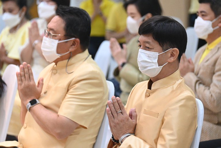 ก.อุตฯ จัดพิธีทำบุญตักบาตรถวายพระราชกุศล เพื่อน้อมรำลึกในพระมหากรุณาธิคุณ เนื่องในวันคล้ายวันสวรรคต พระบาทสมเด็จพระบรมชนกาธิเบศร มหาภูมิพลอดุลยเดชมหาราช บรมนาถบพิตร