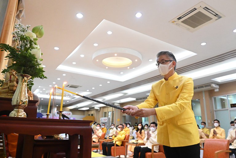 ก.อุตฯ จัดพิธีทำบุญตักบาตรถวายพระราชกุศล เพื่อน้อมรำลึกในพระมหากรุณาธิคุณ เนื่องในวันคล้ายวันสวรรคต พระบาทสมเด็จพระบรมชนกาธิเบศร มหาภูมิพลอดุลยเดชมหาราช บรมนาถบพิตร