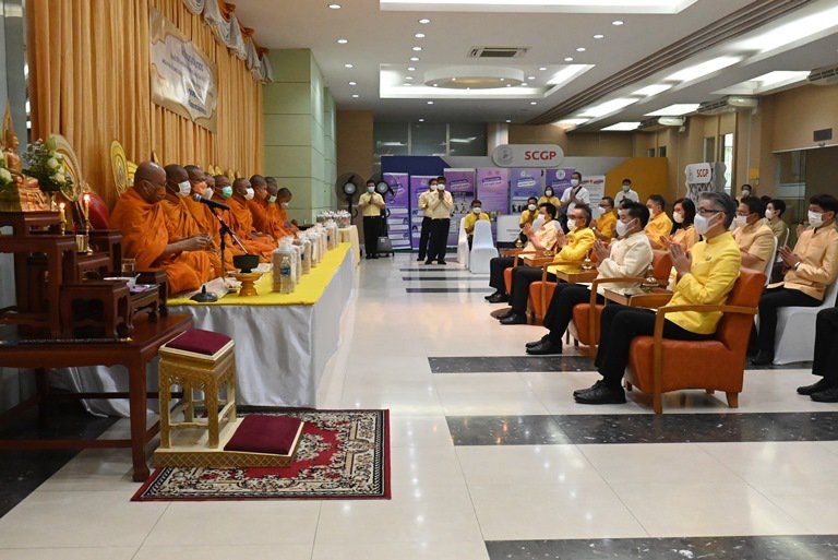 ก.อุตฯ จัดพิธีทำบุญตักบาตรถวายพระราชกุศล เพื่อน้อมรำลึกในพระมหากรุณาธิคุณ เนื่องในวันคล้ายวันสวรรคต พระบาทสมเด็จพระบรมชนกาธิเบศร มหาภูมิพลอดุลยเดชมหาราช บรมนาถบพิตร