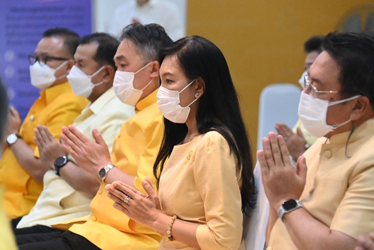 ก.อุตฯ จัดพิธีทำบุญตักบาตรถวายพระราชกุศล เพื่อน้อมรำลึกในพระมหากรุณาธิคุณ เนื่องในวันคล้ายวันสวรรคต พระบาทสมเด็จพระบรมชนกาธิเบศร มหาภูมิพลอดุลยเดชมหาราช บรมนาถบพิตร