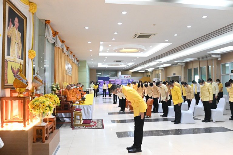 ก.อุตฯ จัดพิธีทำบุญตักบาตรถวายพระราชกุศล เพื่อน้อมรำลึกในพระมหากรุณาธิคุณ เนื่องในวันคล้ายวันสวรรคต พระบาทสมเด็จพระบรมชนกาธิเบศร มหาภูมิพลอดุลยเดชมหาราช บรมนาถบพิตร