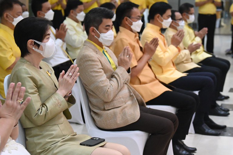 ก.อุตฯ จัดพิธีทำบุญตักบาตรถวายพระราชกุศล เพื่อน้อมรำลึกในพระมหากรุณาธิคุณ เนื่องในวันคล้ายวันสวรรคต พระบาทสมเด็จพระบรมชนกาธิเบศร มหาภูมิพลอดุลยเดชมหาราช บรมนาถบพิตร