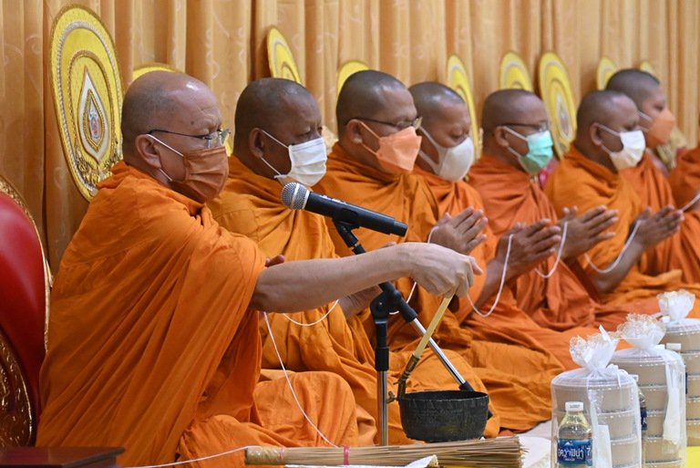 ก.อุตฯ จัดพิธีทำบุญตักบาตรถวายพระราชกุศล เพื่อน้อมรำลึกในพระมหากรุณาธิคุณ เนื่องในวันคล้ายวันสวรรคต พระบาทสมเด็จพระบรมชนกาธิเบศร มหาภูมิพลอดุลยเดชมหาราช บรมนาถบพิตร