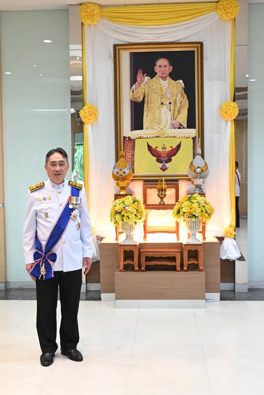 รัฐมนตรีฯ สุริยะ นำคณะผู้บริหาร ก.อุตฯ เข้าเฝ้ารับเสด็จในพิธีเปิดพระบรมราชานุสาวรีย์ฯ และพิธีวางพวงมาลาถวายราชสักการะ เนื่องในวันคล้ายวันสวรรคต พระบาทสมเด็จพระบรมชนกาธิเบศร มหาภูมิพลอดุลยเดชมหาราช บรมนาถบพิตร