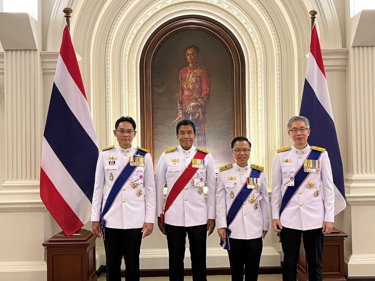 รัฐมนตรีฯ สุริยะ นำคณะผู้บริหาร ก.อุตฯ เข้าเฝ้ารับเสด็จในพิธีเปิดพระบรมราชานุสาวรีย์ฯ และพิธีวางพวงมาลาถวายราชสักการะ เนื่องในวันคล้ายวันสวรรคต พระบาทสมเด็จพระบรมชนกาธิเบศร มหาภูมิพลอดุลยเดชมหาราช บรมนาถบพิตร