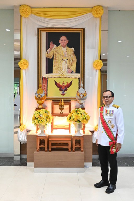 รัฐมนตรีฯ สุริยะ นำคณะผู้บริหาร ก.อุตฯ เข้าเฝ้ารับเสด็จในพิธีเปิดพระบรมราชานุสาวรีย์ฯ และพิธีวางพวงมาลาถวายราชสักการะ เนื่องในวันคล้ายวันสวรรคต พระบาทสมเด็จพระบรมชนกาธิเบศร มหาภูมิพลอดุลยเดชมหาราช บรมนาถบพิตร