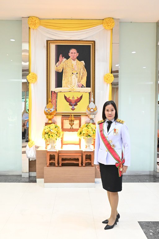 รัฐมนตรีฯ สุริยะ นำคณะผู้บริหาร ก.อุตฯ เข้าเฝ้ารับเสด็จในพิธีเปิดพระบรมราชานุสาวรีย์ฯ และพิธีวางพวงมาลาถวายราชสักการะ เนื่องในวันคล้ายวันสวรรคต พระบาทสมเด็จพระบรมชนกาธิเบศร มหาภูมิพลอดุลยเดชมหาราช บรมนาถบพิตร