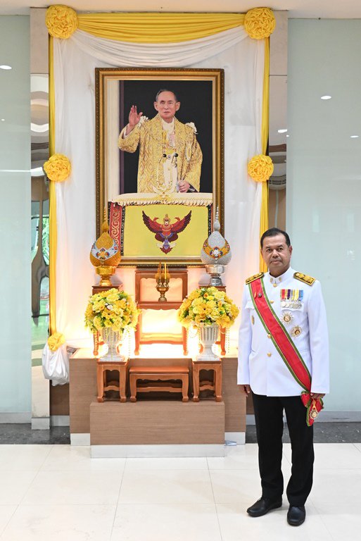 รัฐมนตรีฯ สุริยะ นำคณะผู้บริหาร ก.อุตฯ เข้าเฝ้ารับเสด็จในพิธีเปิดพระบรมราชานุสาวรีย์ฯ และพิธีวางพวงมาลาถวายราชสักการะ เนื่องในวันคล้ายวันสวรรคต พระบาทสมเด็จพระบรมชนกาธิเบศร มหาภูมิพลอดุลยเดชมหาราช บรมนาถบพิตร