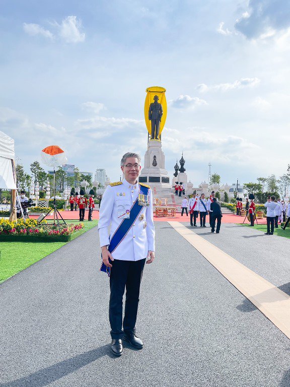 รัฐมนตรีฯ สุริยะ นำคณะผู้บริหาร ก.อุตฯ เข้าเฝ้ารับเสด็จในพิธีเปิดพระบรมราชานุสาวรีย์ฯ และพิธีวางพวงมาลาถวายราชสักการะ เนื่องในวันคล้ายวันสวรรคต พระบาทสมเด็จพระบรมชนกาธิเบศร มหาภูมิพลอดุลยเดชมหาราช บรมนาถบพิตร