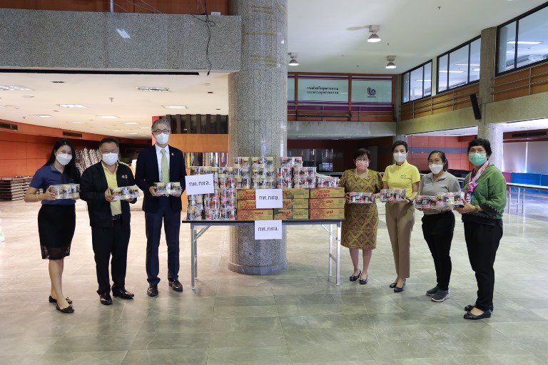 ปลัดฯ ณัฐพล รับมอบสิ่งของอุปโภค บริโภค เพื่อนำไปช่วยเหลือผู้ประสบอุทกภัย