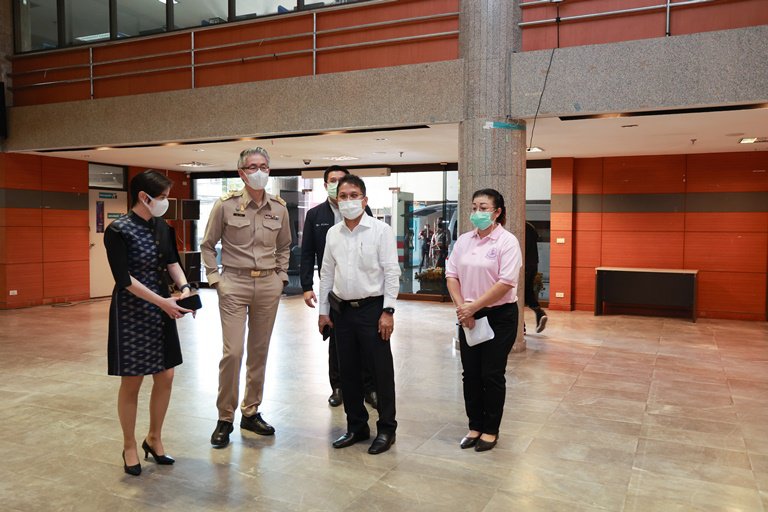 ปลัดฯ ณัฐพล รับมอบสิ่งของจาก สอจ.สมุทรปราการ เพื่อนำไปช่วยเหลือผู้ประสบอุทกภัย