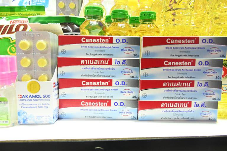 ปลัดฯ ณัฐพล รับมอบสิ่งของจาก สอจ.สมุทรปราการ เพื่อนำไปช่วยเหลือผู้ประสบอุทกภัย