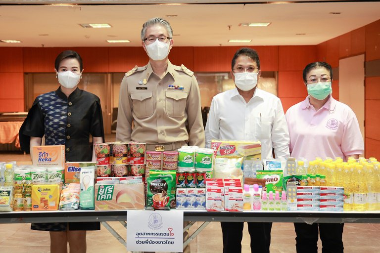 ปลัดฯ ณัฐพล รับมอบสิ่งของจาก สอจ.สมุทรปราการ เพื่อนำไปช่วยเหลือผู้ประสบอุทกภัย