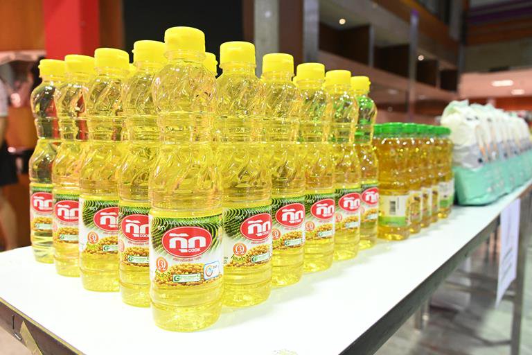 ปลัดฯ ณัฐพล รับมอบสิ่งของจาก สอจ.สมุทรปราการ เพื่อนำไปช่วยเหลือผู้ประสบอุทกภัย