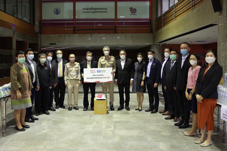 "ปลัดฯ ณัฐพล" รับมอบ "สุขากระดาษ" จาก CPAC เพื่อนำไปช่วยเหลือผู้ประสบอุทกภัย