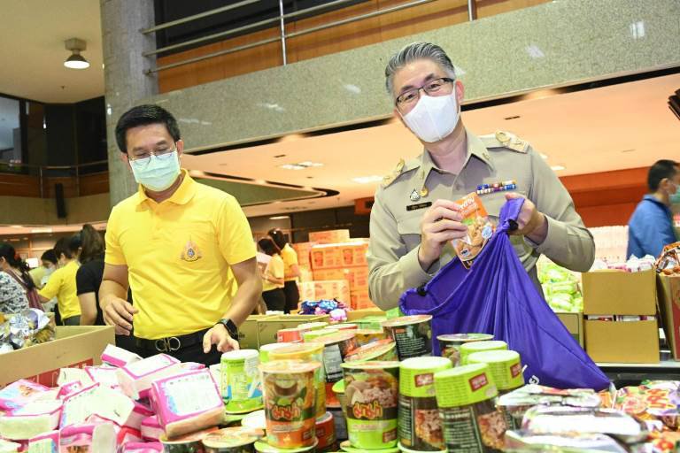 "ปลัดฯ ณัฐพล และทีมผู้บริหารดีพร้อม" รับมอบสิ่งของอุปโภค-บริโภค เพื่อนำไปช่วยเหลือผู้ประสบอุทกภัย