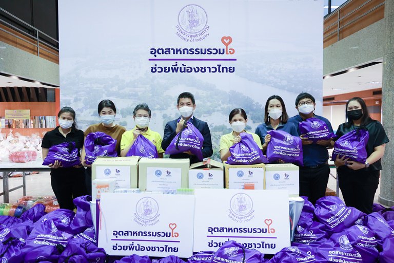 "ปลัดฯ ณัฐพล และทีมผู้บริหารดีพร้อม" รับมอบสิ่งของอุปโภค-บริโภค เพื่อนำไปช่วยเหลือผู้ประสบอุทกภัย