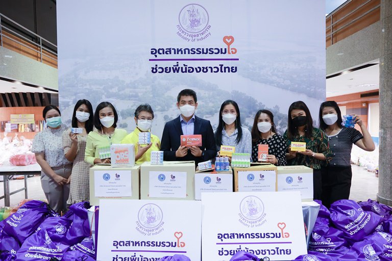 "ปลัดฯ ณัฐพล และทีมผู้บริหารดีพร้อม" รับมอบสิ่งของอุปโภค-บริโภค เพื่อนำไปช่วยเหลือผู้ประสบอุทกภัย