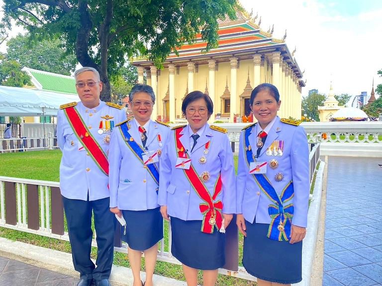ดีพร้อม ร่วมพระราชพิธีทรงบำเพ็ญพระราชกุศลถวายผ้าพระกฐิน พุทธศักราช 2565