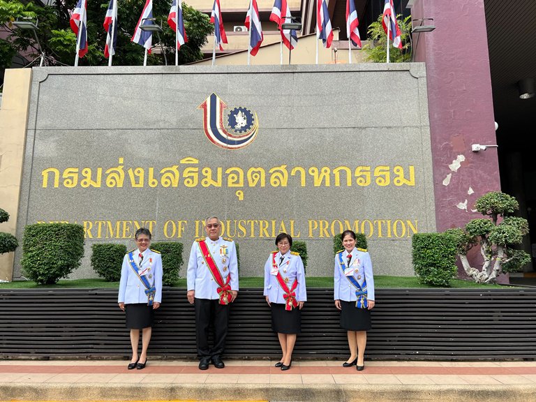 ดีพร้อม ร่วมพระราชพิธีทรงบำเพ็ญพระราชกุศลถวายผ้าพระกฐิน พุทธศักราช 2565