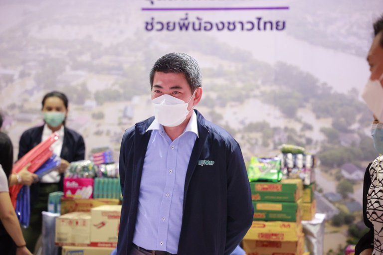 "ดีพร้อม" รับมอบสิ่งของอุปโภค-บริโภค จากผู้ประกอบการเครือข่าย DIPROM SMEs NETWORK และผู้ประกอบการเครือข่าย DIPROM Center 6 เพื่อนำไปช่วยเหลือผู้ประสบอุทกภัย