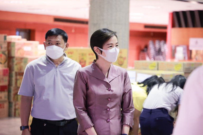 "ดีพร้อม" รับมอบสิ่งของอุปโภค-บริโภค จากผู้ประกอบการเครือข่าย DIPROM SMEs NETWORK และผู้ประกอบการเครือข่าย DIPROM Center 6 เพื่อนำไปช่วยเหลือผู้ประสบอุทกภัย
