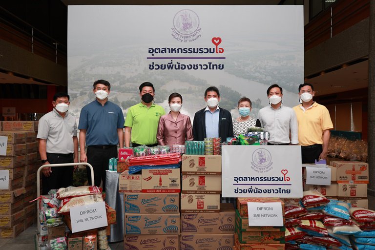 "ดีพร้อม" รับมอบสิ่งของอุปโภค-บริโภค จากผู้ประกอบการเครือข่าย DIPROM SMEs NETWORK และผู้ประกอบการเครือข่าย DIPROM Center 6 เพื่อนำไปช่วยเหลือผู้ประสบอุทกภัย