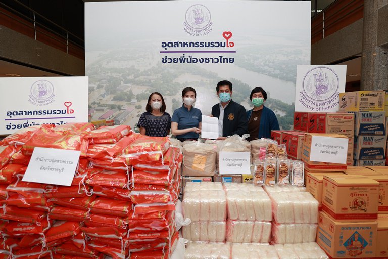 ดีพร้อม รวมใจแพ็คถุงยังชีพ เร่งเยียวยาผู้ประสบอุทกภัยน้ำท่วม 