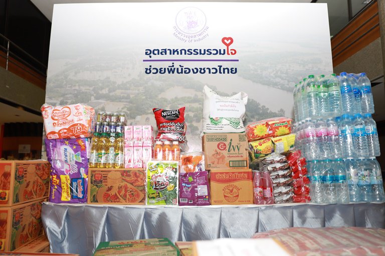 ดีพร้อม" รับมอบสิ่งของอุปโภค-บริโภค จากผู้ประกอบการเครือข่าย FA SME, Bangkok Biz และผู้ประกอบการเครือข่าย DIPROM CENTER 9 เพื่อนำไปช่วยเหลือผู้ประสบอุทกภัย