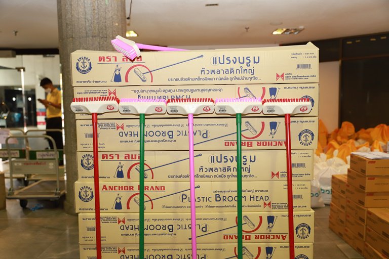 ดีพร้อม" รับมอบสิ่งของอุปโภค-บริโภค จากผู้ประกอบการเครือข่าย FA SME, Bangkok Biz และผู้ประกอบการเครือข่าย DIPROM CENTER 9 เพื่อนำไปช่วยเหลือผู้ประสบอุทกภัย