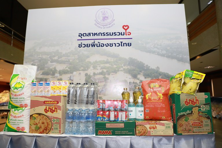 ดีพร้อม" รับมอบสิ่งของอุปโภค-บริโภค จากผู้ประกอบการเครือข่าย FA SME, Bangkok Biz และผู้ประกอบการเครือข่าย DIPROM CENTER 9 เพื่อนำไปช่วยเหลือผู้ประสบอุทกภัย