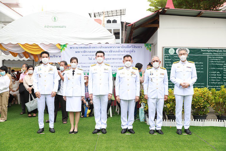 "ดีพร้อม" ร่วมคณะผู้บริหาร อก. อัญเชิญผ้าพระกฐินพระราชทาน ทอดถวาย ณ วัดทองนพคุณ เพื่อสืบทอดพระพุทธศาสนา 