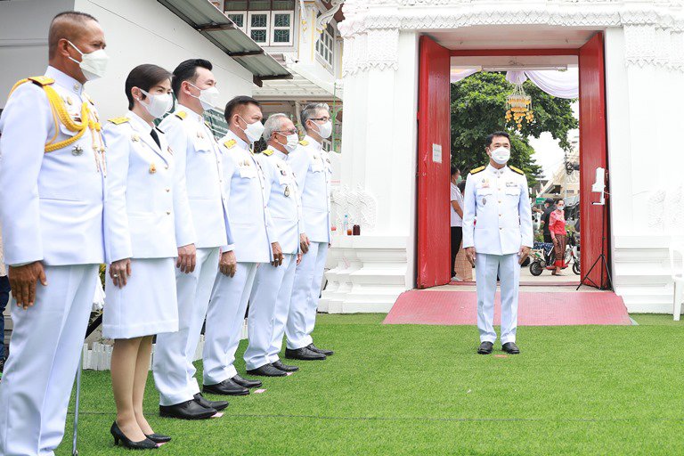 "ดีพร้อม" ร่วมคณะผู้บริหาร อก. อัญเชิญผ้าพระกฐินพระราชทาน ทอดถวาย ณ วัดทองนพคุณ เพื่อสืบทอดพระพุทธศาสนา 