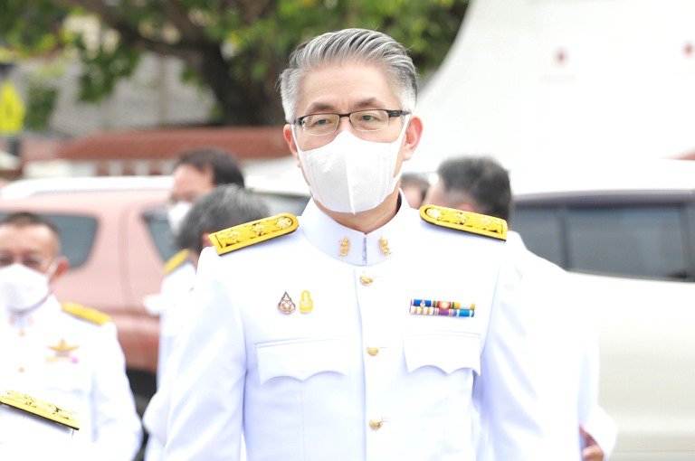 "ดีพร้อม" ร่วมคณะผู้บริหาร อก. อัญเชิญผ้าพระกฐินพระราชทาน ทอดถวาย ณ วัดทองนพคุณ เพื่อสืบทอดพระพุทธศาสนา 