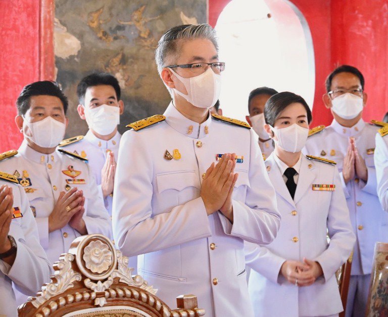 "ดีพร้อม" ร่วมคณะผู้บริหาร อก. อัญเชิญผ้าพระกฐินพระราชทาน ทอดถวาย ณ วัดทองนพคุณ เพื่อสืบทอดพระพุทธศาสนา 