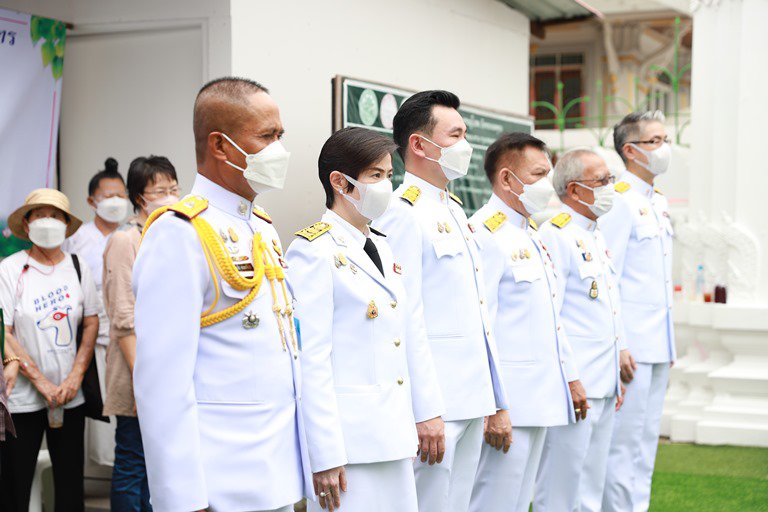"ดีพร้อม" ร่วมคณะผู้บริหาร อก. อัญเชิญผ้าพระกฐินพระราชทาน ทอดถวาย ณ วัดทองนพคุณ เพื่อสืบทอดพระพุทธศาสนา 