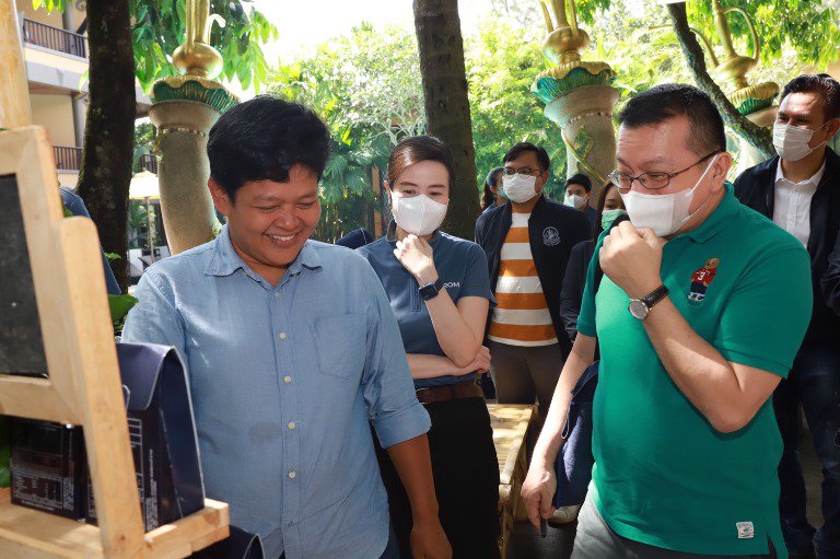 ปลัด ณัฐพลฯ ลงพื้นที่ จ.กระบี่ มอบนโยบายการส่งเสริม Medical Hub พร้อมเยี่ยมชมผู้ประกอบการที่เป็นโมเดลต้นแบบผ่านการยกระดับเพิ่มมูลค่าทางเศรษฐกิจ ช่วยพัฒนาเครือข่ายธุรกิจในท้องถิ่นและชุมชน  