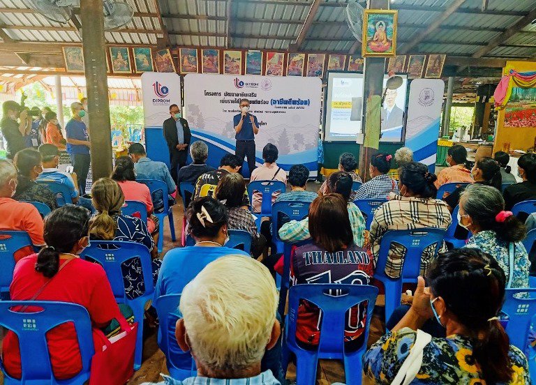 ปลัด ณัฐพลฯ นำทีมลงพื้นที่ จ.พิษณุโลก ตรวจเยี่ยมกิจกรรมฝึกอบรมผลิตภัณฑ์และบรรจุภัณฑ์ (สาขาสมุนไพร) ภายใต้โครงการ “พัฒนาอาชีพเสริม เพิ่มรายได้ให้ชุมชนดีพร้อม” มั่นใจสร้างอาชีพให้ประชาชนมีรายได้ทั่วหน้า