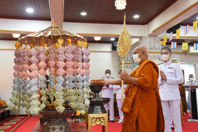 ก.อุตฯ จัดพิธีทอดผ้าป่า เพื่อน้อมเกล้าน้อมกระหม่อมถวายพระราชกุศลแด่พระบาทสมเด็จพระบรมชนกาธิเบศร มหาภูมิพลอดุลยเดชมหาราช บรมนาถบพิตร เนื่องในวันคล้ายวันสวรรคต และสมทบทุนโครงการทุนเล่าเรียนหลวงสำหรับพระสงฆ์ไทย ณ วัดทองนพคุณ