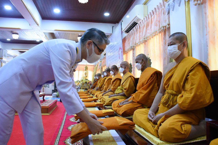 ก.อุตฯ จัดพิธีทอดผ้าป่า เพื่อน้อมเกล้าน้อมกระหม่อมถวายพระราชกุศลแด่พระบาทสมเด็จพระบรมชนกาธิเบศร มหาภูมิพลอดุลยเดชมหาราช บรมนาถบพิตร เนื่องในวันคล้ายวันสวรรคต และสมทบทุนโครงการทุนเล่าเรียนหลวงสำหรับพระสงฆ์ไทย ณ วัดทองนพคุณ