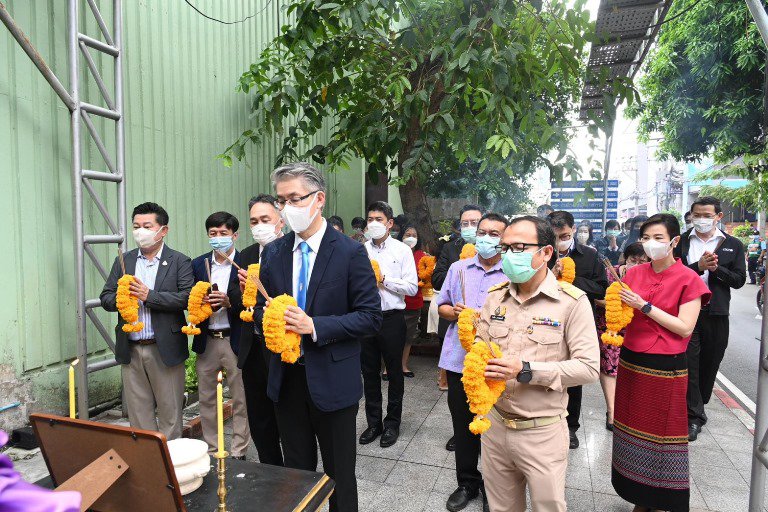 ฤกษ์งามยามดี!! ปลัดฯ ณัฐพล ก้าวเท้าเข้าห้องทำงาน พร้อมสักการะองค์พระนารายณ์พระภูมิ และสิ่งศักดิ์สิทธิ์ประจำกระทรวงอุตสาหกรรม