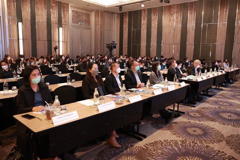 "ดีพร้อม" จัดประชุมวิพากษ์ประเมินผลงานปี 65 พร้อมกำหนดทิศทางการส่งเสริมและพัฒนา SME ในอนาคต