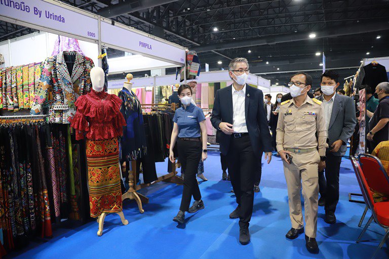 ปลัดฯ ณัฐพล สุดปลื้ม...ผู้ประกอบการ 1,200 ราย ขนสินค้าดี มีคุณภาพ มาจำหน่ายราคาถูก ช่วยลดค่าครองชีพประชาชน 