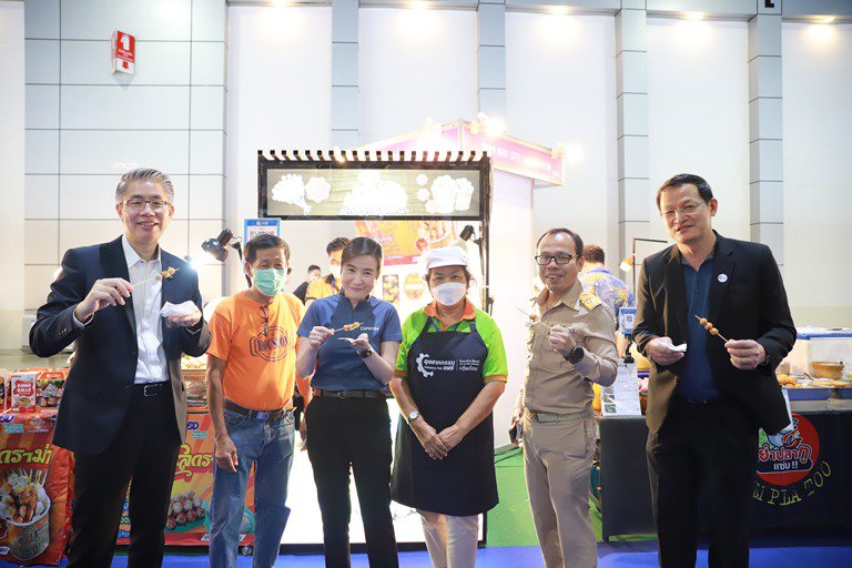 ปลัดฯ ณัฐพล สุดปลื้ม...ผู้ประกอบการ 1,200 ราย ขนสินค้าดี มีคุณภาพ มาจำหน่ายราคาถูก ช่วยลดค่าครองชีพประชาชน 