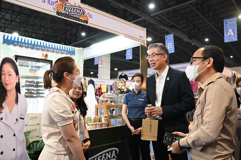 ปลัดฯ ณัฐพล สุดปลื้ม...ผู้ประกอบการ 1,200 ราย ขนสินค้าดี มีคุณภาพ มาจำหน่ายราคาถูก ช่วยลดค่าครองชีพประชาชน 