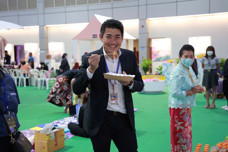 อธิบดีใบน้อย ลุยให้กำลังใจผู้ประกอบการกว่า 1,200 ร้านค้าในงานอุตสาหกรรมแฟร์ 