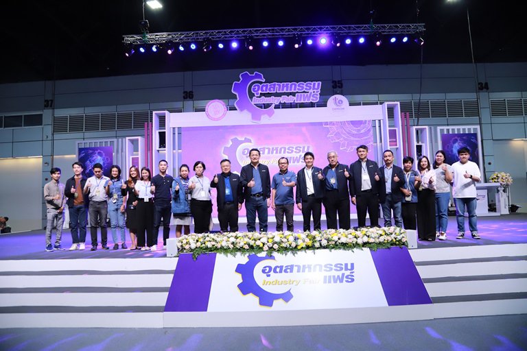 "อธิบดีใบน้อย" เยี่ยมชมสินค้าและนิทรรศการในงานอุตสาหกรรมแฟร์ พร้อมพบปะร้านค้ากว่า 1,200 ร้านค้า