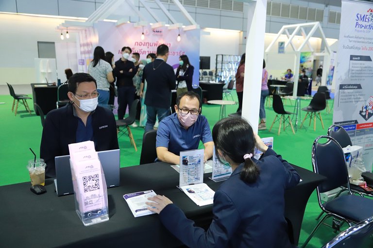 "อธิบดีใบน้อย" เยี่ยมชมสินค้าและนิทรรศการในงานอุตสาหกรรมแฟร์ พร้อมพบปะร้านค้ากว่า 1,200 ร้านค้า